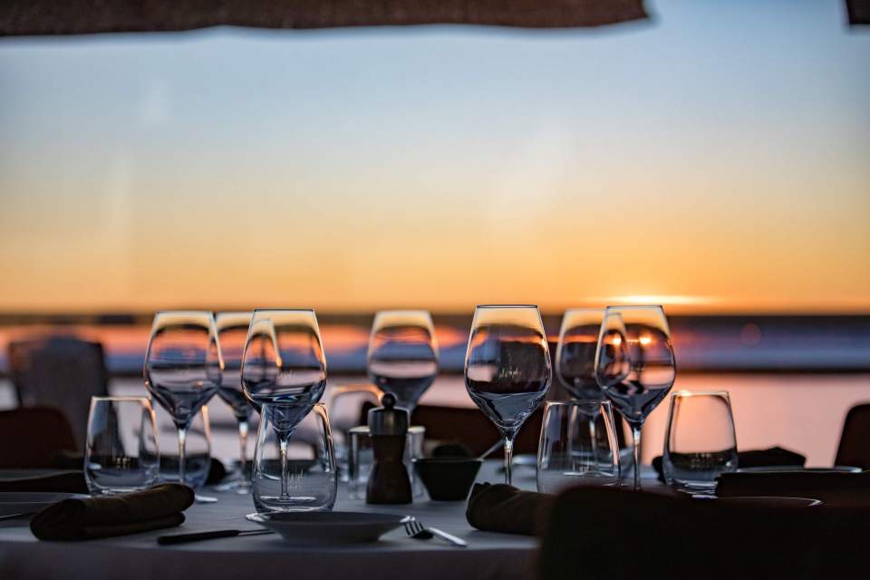 Vue sur la mer en soirée